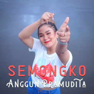 收聽Anggun Pramudita的Semongko歌詞歌曲