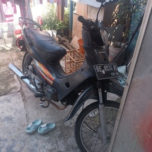 ดาวน์โหลดและฟังเพลง Bapak menteri พร้อมเนื้อเพลงจาก Aripin