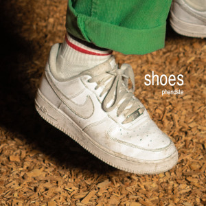 ดาวน์โหลดและฟังเพลง shoes พร้อมเนื้อเพลงจาก phendste