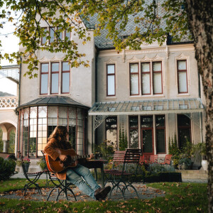 default playlist img