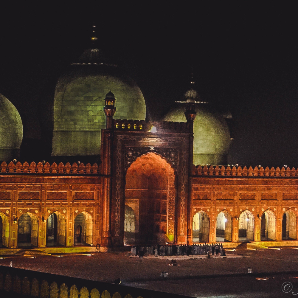 Hum Madine mai tanha nikal jaye ge Faslon ko Takalluf Hai humse Agar