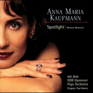 ดาวน์โหลดและฟังเพลง Tanz der Vampire: Totale Finsternis (Album Version) พร้อมเนื้อเพลงจาก Anna Maria Kaufmann