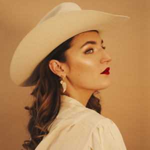 Listen to Strong Hearted Woman song with lyrics from Dési Ducrot