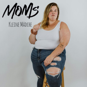 Listen to Kleine Mädche (Explicit) song with lyrics from Moms