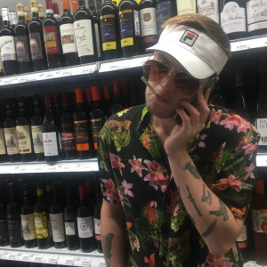 收聽Demara的Звонит歌詞歌曲