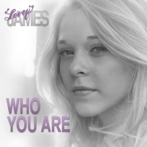 ดาวน์โหลดและฟังเพลง Who You Are พร้อมเนื้อเพลงจาก Lovey James