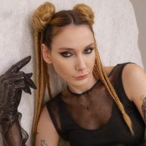 Listen to Hastayım Sana song with lyrics from Gökçe