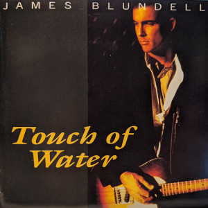ดาวน์โหลดและฟังเพลง Song For A Hero พร้อมเนื้อเพลงจาก James Blundell