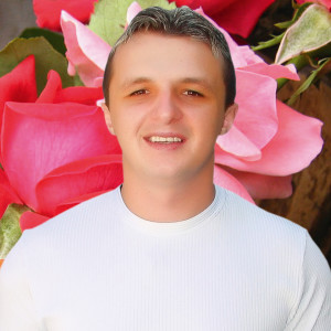 Listen to Astazi vreau sa beau song with lyrics from Florin Crisan