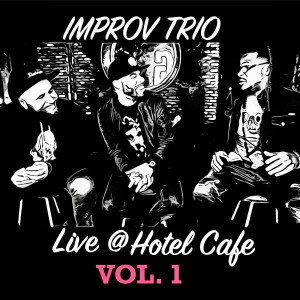 Dengarkan lagu Intro (Live) nyanyian IMPROV TRIO dengan lirik