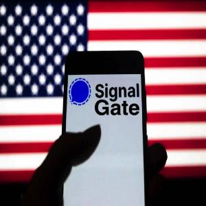 ดาวน์โหลดและฟังเพลง Signal Gate พร้อมเนื้อเพลงจาก Steve Shapiro