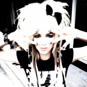 收聽skypebf的sassy anthem (feat. 6arelyhuman & Pixel Hood) (Explicit)歌詞歌曲