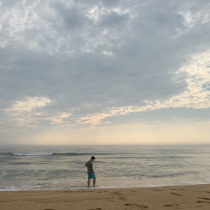 Dengarkan lagu Nặng Trĩu Con Tim nyanyian Linhthebrat dengan lirik