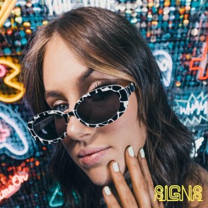 ดาวน์โหลดและฟังเพลง Signs พร้อมเนื้อเพลงจาก Emily Lawson