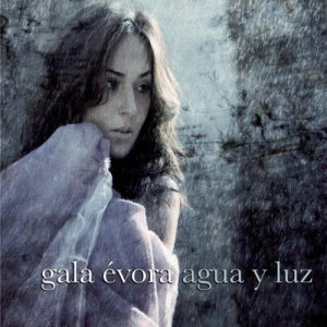 收聽Gala Evora的Moussolou (Con La Colaboración de Salif Keita)歌詞歌曲