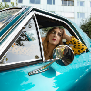 收聽Miss Li的Therapy歌詞歌曲