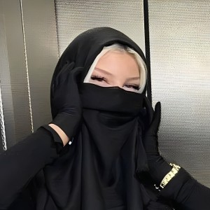 Dengarkan lagu criminal (Explicit) nyanyian draclura dengan lirik