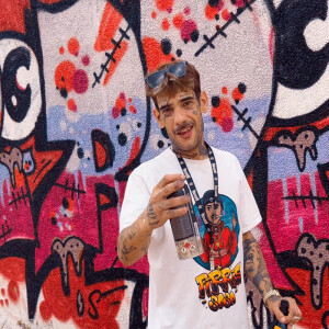 Dengarkan TODOS PRESOS TODOS DE P***S lagu dari Pirris Sosa dengan lirik