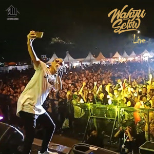 收听Wahyu Selow的Selow Live Karawang歌词歌曲