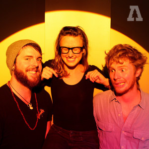 ดาวน์โหลดและฟังเพลง Archers (Audiotree Live Version) พร้อมเนื้อเพลงจาก The Ballroom Thieves