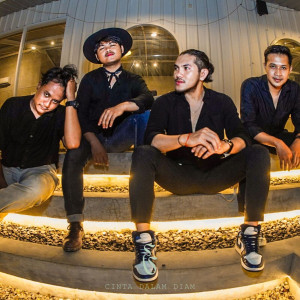 Listen to Cinta Dalam Diam song with lyrics from Roone