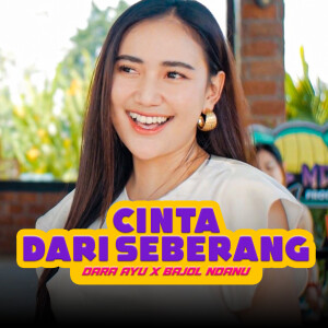Dengarkan lagu Cinta Dari Seberang nyanyian Dara Ayu dengan lirik