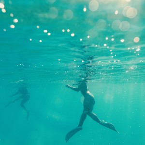 ดาวน์โหลดและฟังเพลง Treading Water พร้อมเนื้อเพลงจาก Nick Allen