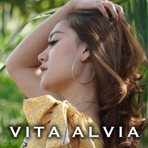 收聽Vita Alvia的Apakah Itu Cinta歌詞歌曲