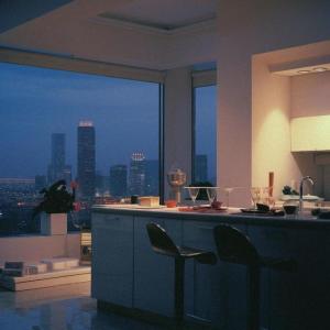 ดาวน์โหลดและฟังเพลง highclass พร้อมเนื้อเพลงจาก Adizzle