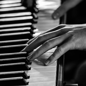 Dengarkan lagu Sorry nyanyian Jurrivh dengan lirik