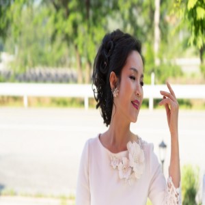 Listen to 사인암에서 (MR) song with lyrics from 연수정