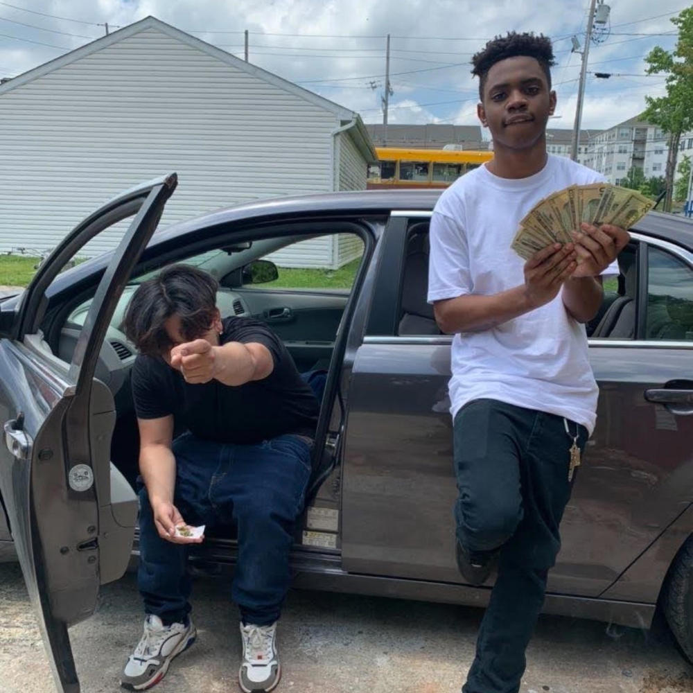 Pose (Flexito) (Explicit)