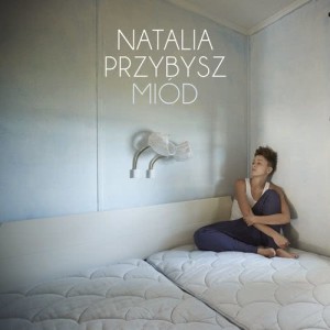 收聽Natalia Przybysz的Miod歌詞歌曲