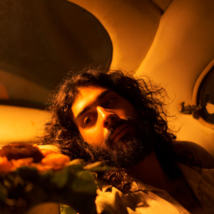 ดาวน์โหลดและฟังเพลง Vamo Nessa พร้อมเนื้อเพลงจาก ZéVitor