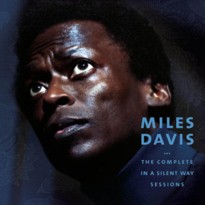 收聽Miles Davis的In A Silent Way / It's About That Time (LP Version) (New Mix)歌詞歌曲