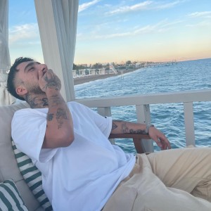 Dengarkan Çiçeklerde Bir Telaş Var lagu dari canforsell dengan lirik