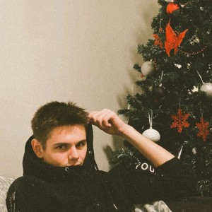Listen to Я влюбился в дуру (Explicit) song with lyrics from Pink Glock
