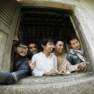 Dengarkan Mari Berpuasa lagu dari Rivera dengan lirik