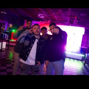 收聽VisionaryEspacial的Guayeteo (feat. OmrOnTheBeat, Sevha, KygoOficial, Rxhi, Punto Tres & RangelOficial)歌詞歌曲