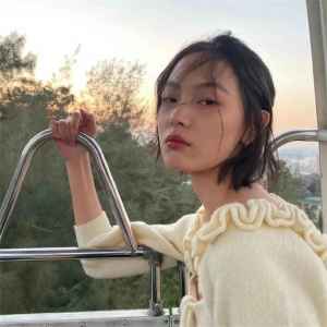 Dengarkan lagu 晒 nyanyian 苏可可 dengan lirik