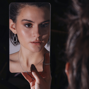 ดาวน์โหลดและฟังเพลง Die For You พร้อมเนื้อเพลงจาก SVEA