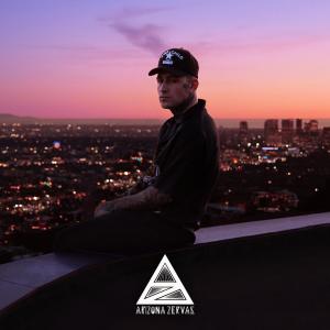 收聽Arizona Zervas的WAY TOO YOUNG歌詞歌曲