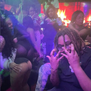 default playlist img