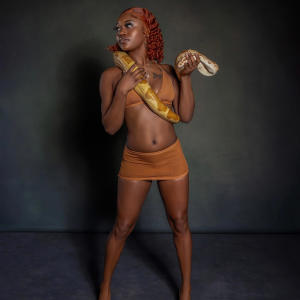 收聽Venia的'Let Em (Explicit)歌詞歌曲