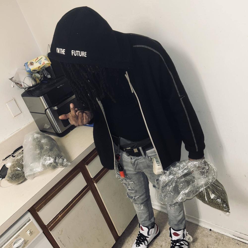 Sum Different (feat. SkinnyFrmCap & Str88BackDoor) (Explicit)