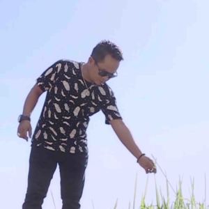 收聽Roni Chaniago的Hilang Dalam Pangkuan歌詞歌曲