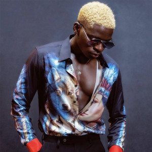 Dengarkan lagu Wewanika nyanyian Grenade Official dengan lirik