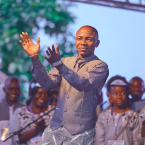 Listen to Celebration paques 2022 (Ao Vivo) song with lyrics from Denis Ngonde