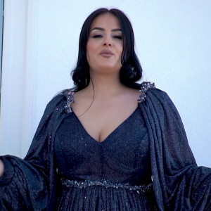 ดาวน์โหลดและฟังเพลง Sy bukuri พร้อมเนื้อเพลงจาก Blerta Sopaj