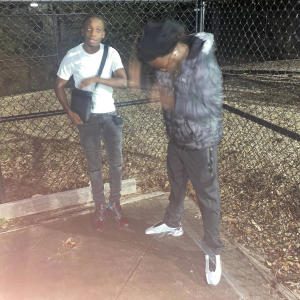 收聽ayegeneral的Buckets (feat. Roz DTM) (Explicit)歌詞歌曲